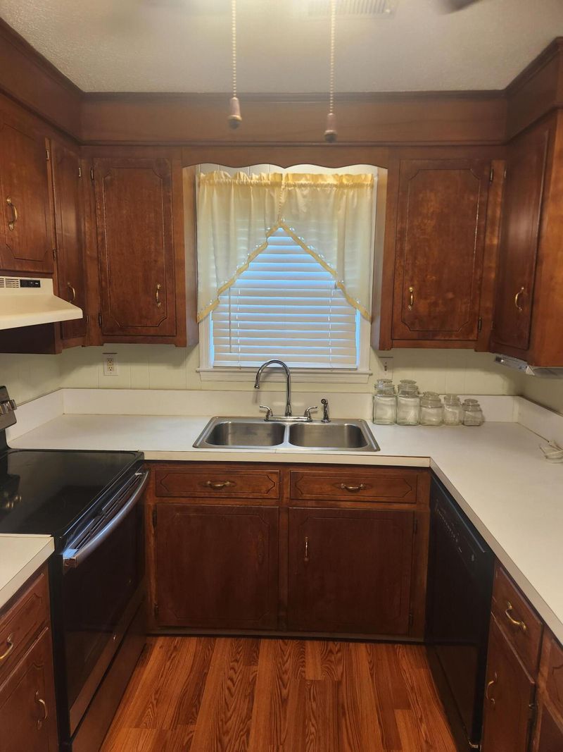 7715 Ovaldale Dr, North Charleston, SC 29418
