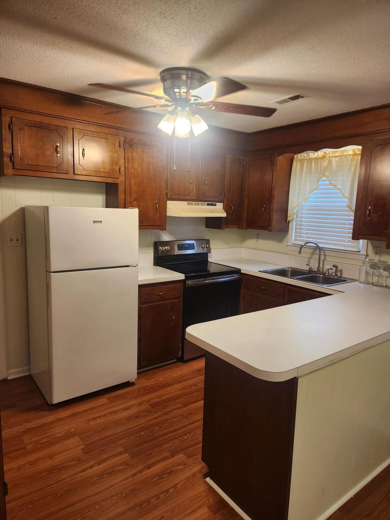 7715 Ovaldale Dr, North Charleston, SC 29418