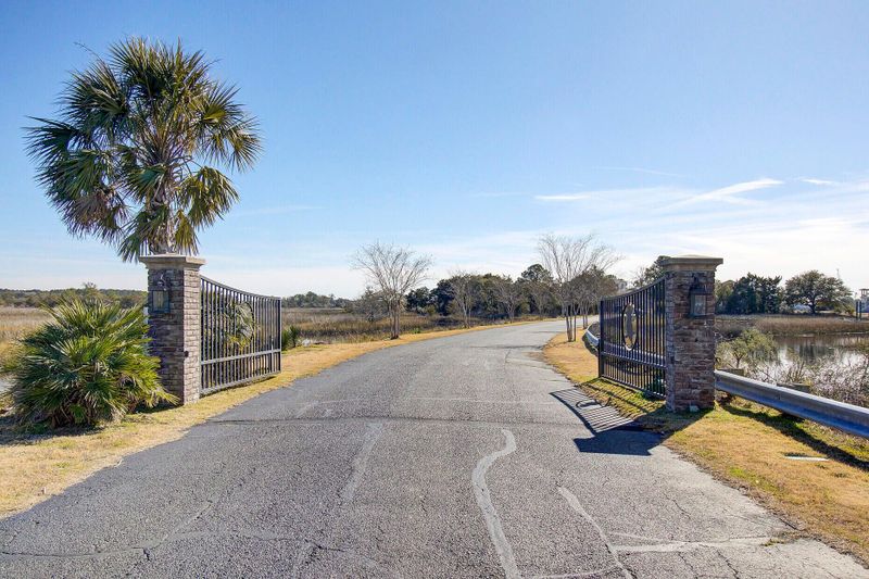 549 Towles Crossing Dr, Johns Island, SC 29455