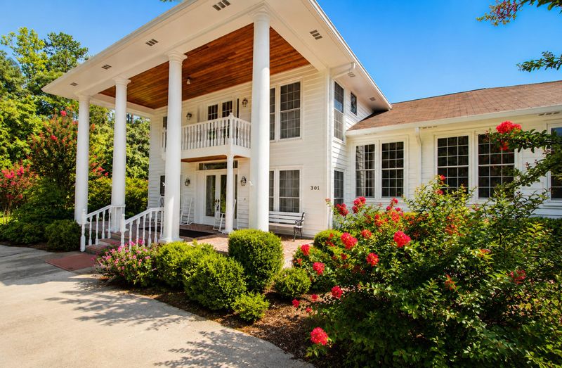 301 W 7th North St, Summerville, SC 29483
