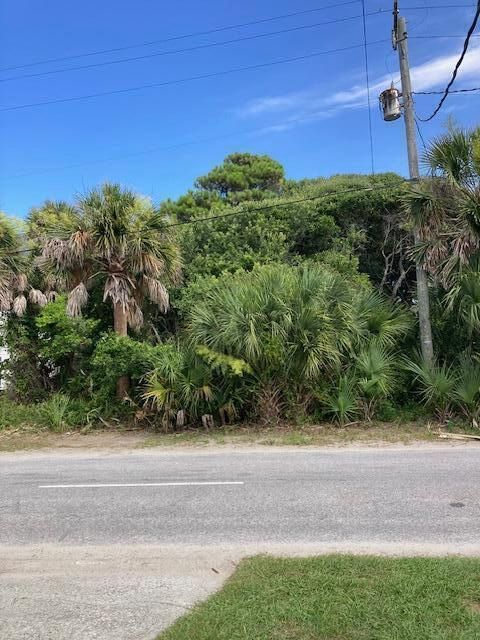 910 E Arctic Ave, Folly Beach, SC 29439