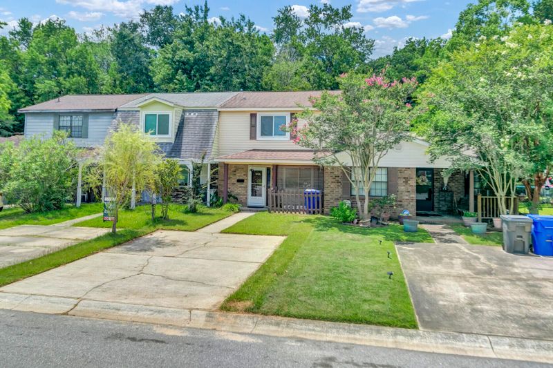 5038 Foxwood Dr, North Charleston, SC 29418
