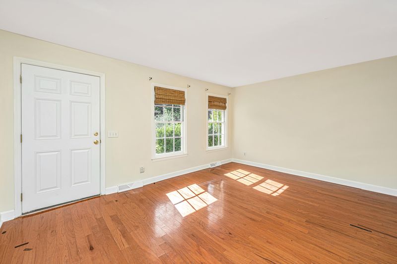 951 Cottingham Dr, Mount Pleasant, SC 29464