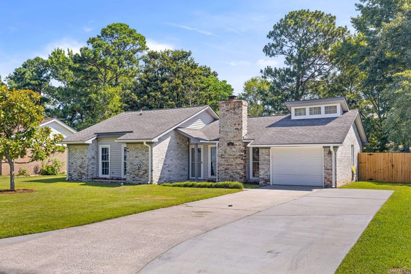 1304 Hampton Dr, Summerville, SC 29486