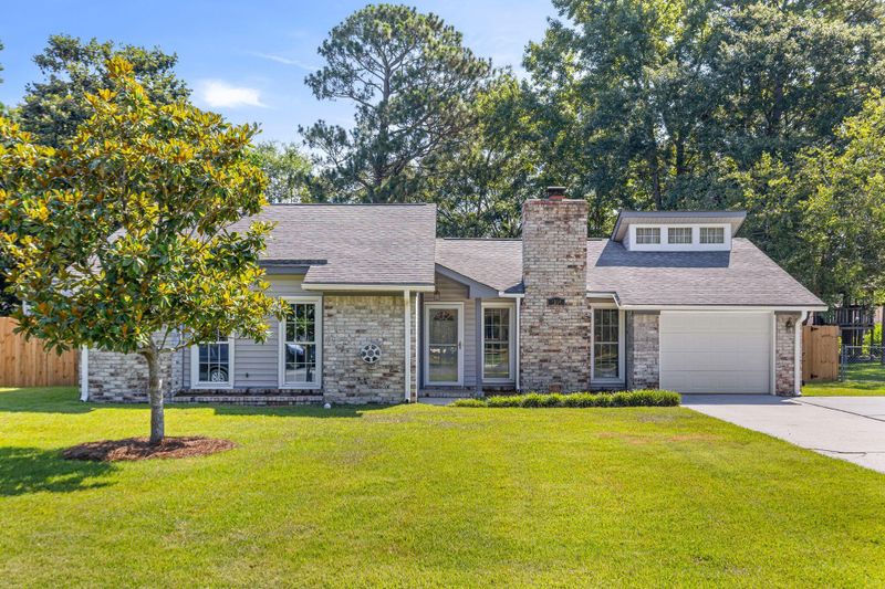 1304 Hampton Dr, Summerville, SC 29486