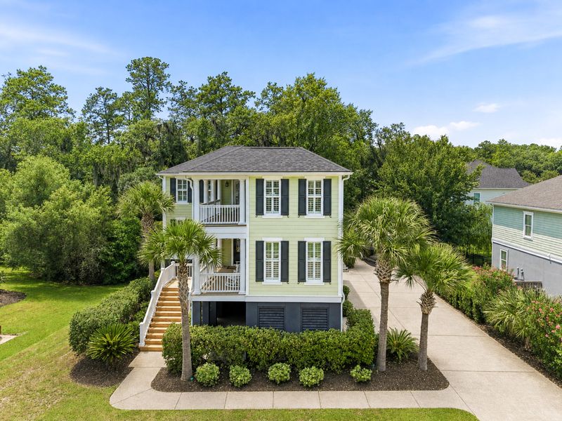 1129 Lands End Dr, Hanahan, SC 29410