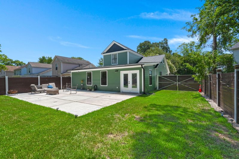 31 Woodleaf Ct, Charleston, SC 29407