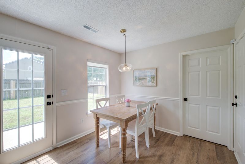 5095 Thornton Dr, Summerville, SC 29485