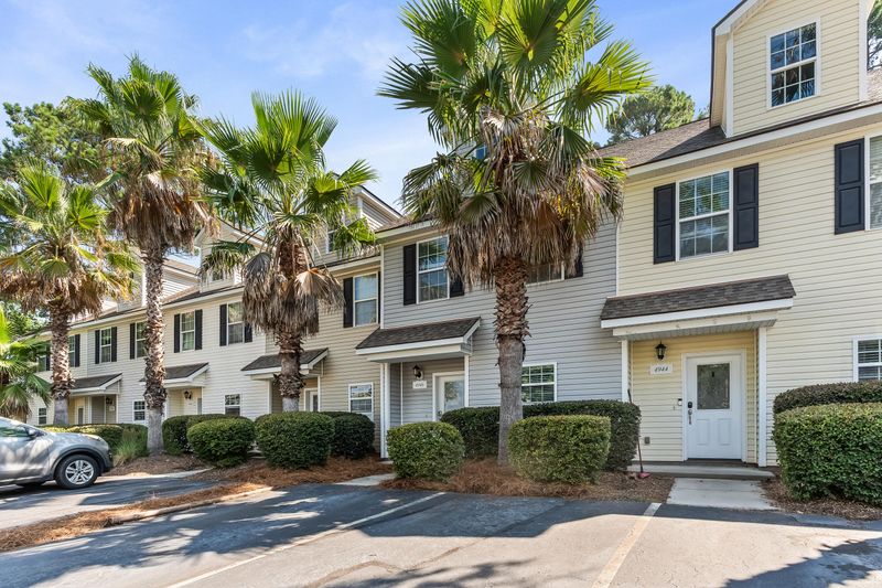 4946 Date Palm Dr, North Charleston, SC 29418