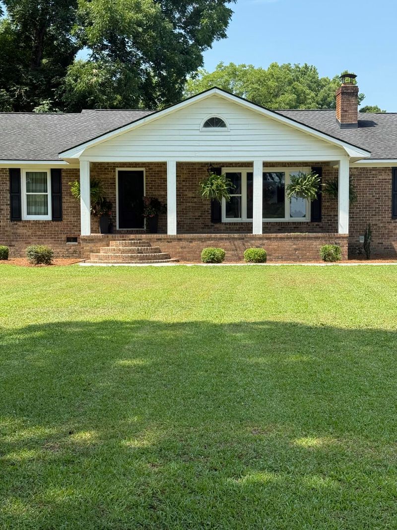 915 W Main St, Harleyville, SC 29448
