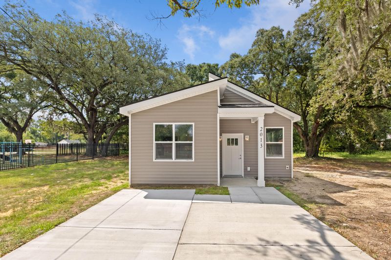 2013 Robertson Blvd, North Charleston, SC 29406