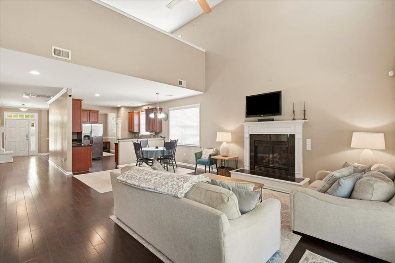 8560 Sentry Cir, North Charleston, SC 29420
