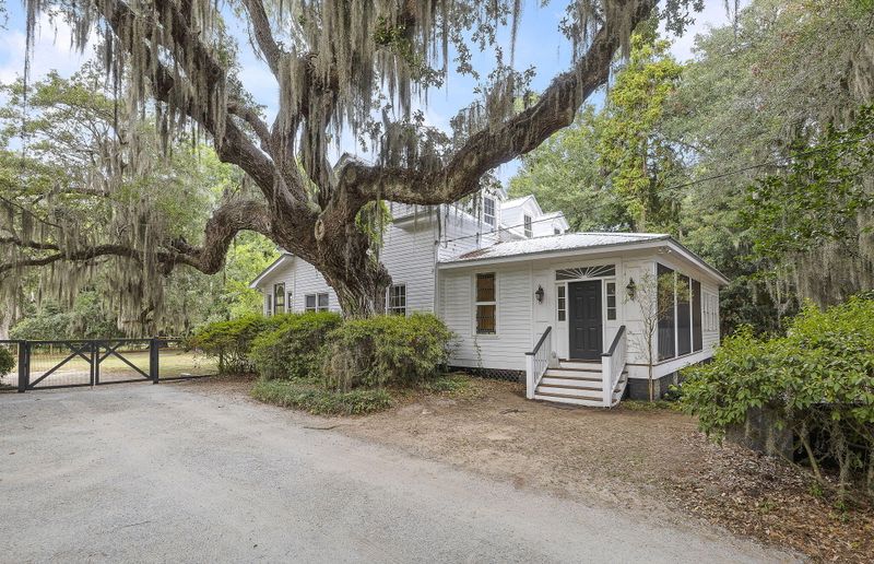 2518 Grace Chapel Rd, Wadmalaw Island, SC 29487