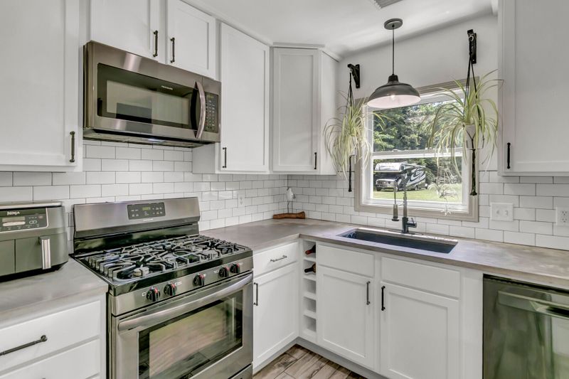 127 United Ln, Ridgeville, SC 29472