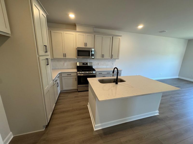 1060 Dusk Dr, Summerville, SC 29486