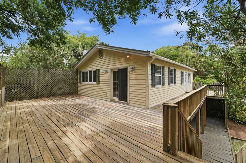 215 W Hudson Ave, Folly Beach, SC 29439