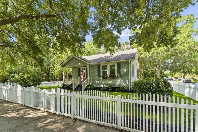 1 10th Ave, Charleston, SC 29403