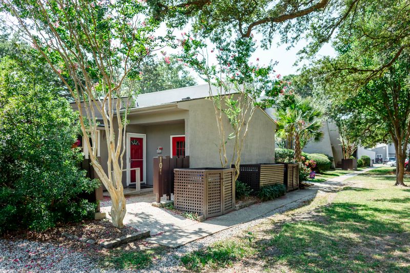 101 Ventura Pl, Mount Pleasant, SC 29464