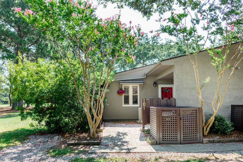 101 Ventura Pl, Mount Pleasant, SC 29464