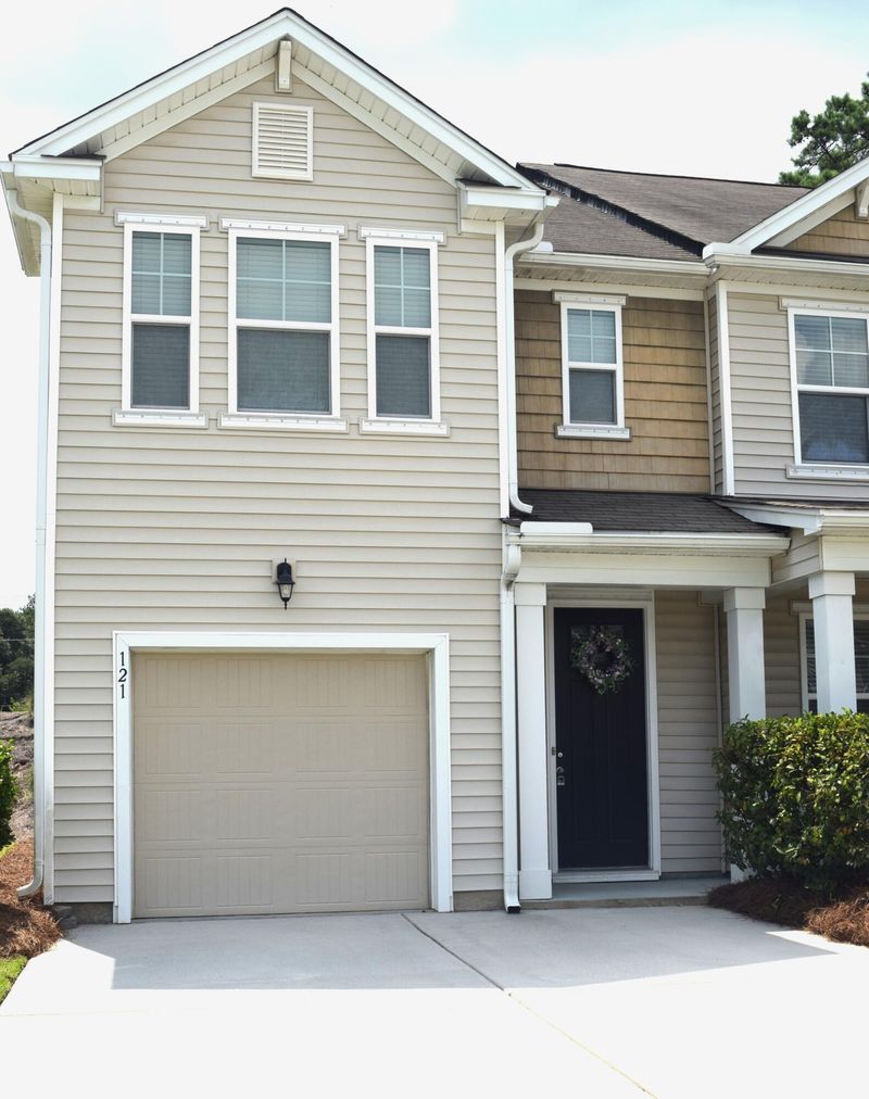 121 Wild Holly Dr, Moncks Corner, SC 29461