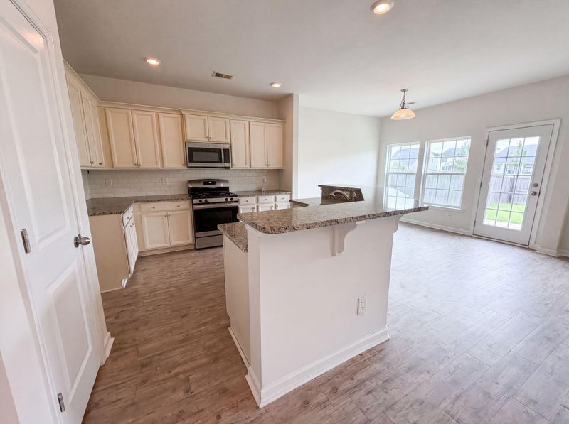 747 Redbud Ln, Summerville, SC 29486