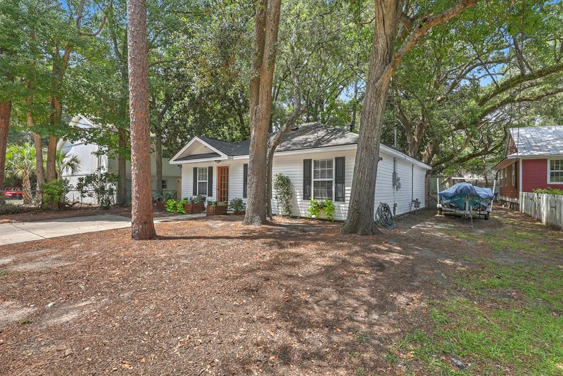 1612 Poinsettia Rd, Charleston, SC 29407