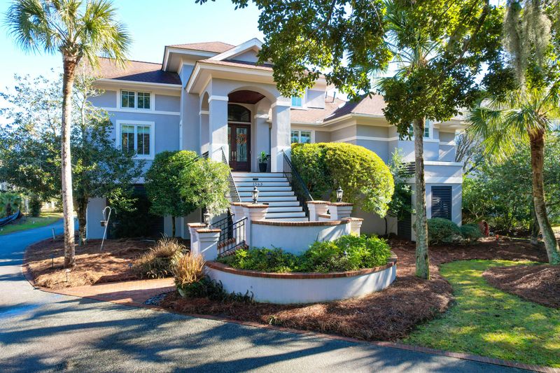 1563 Headquarters Plantation Dr, Johns Island, SC 29455