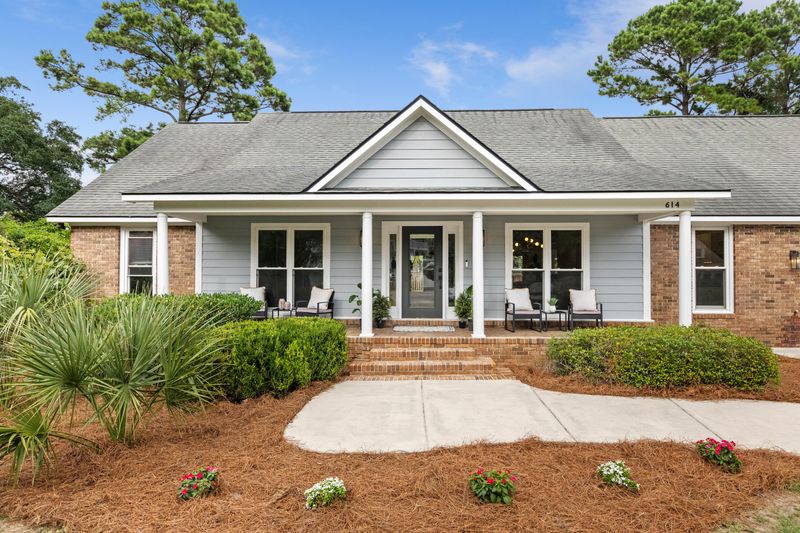 614 E Hobcaw Dr, Mount Pleasant, SC 29464