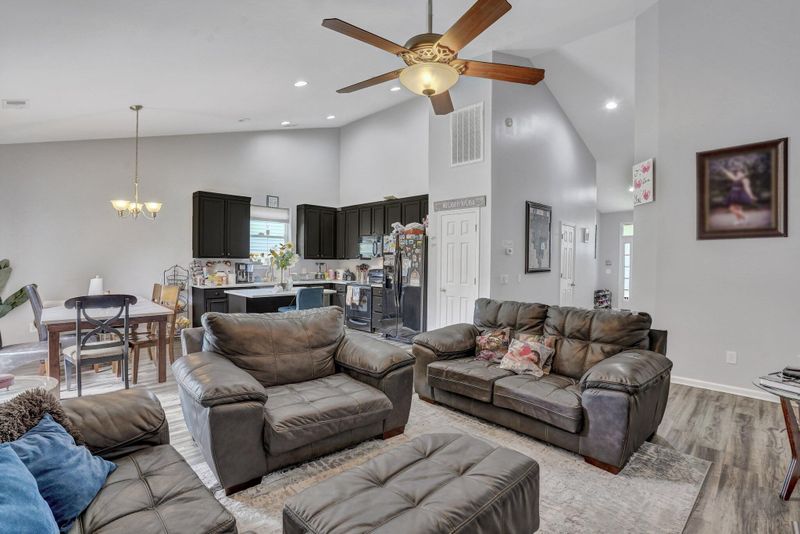 8023 Hyannis Ct, North Charleston, SC 29420