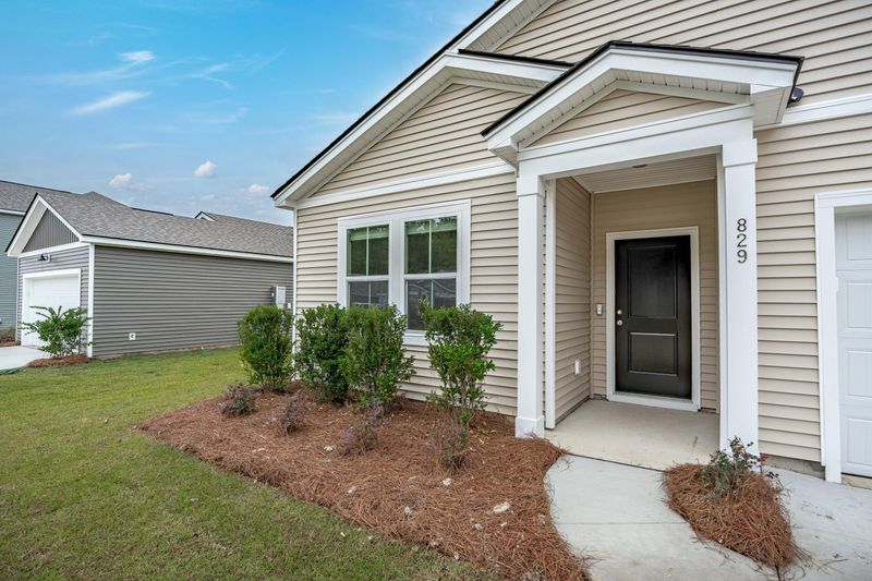 829 Meadowbrook Ln, Summerville, SC 29486