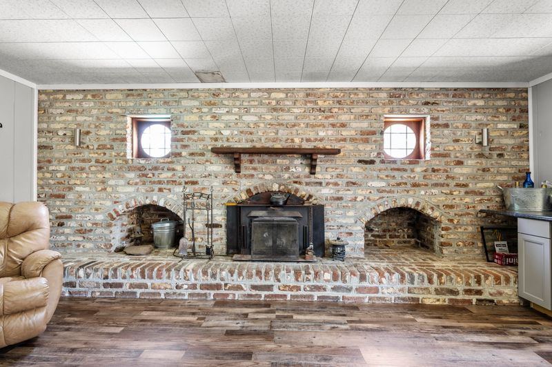 1352 Honeysuckle Ln, Charleston, SC 29412