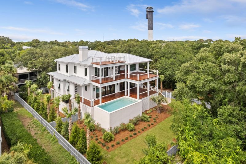 189 Station 18 St, Sullivans Island, SC 29482