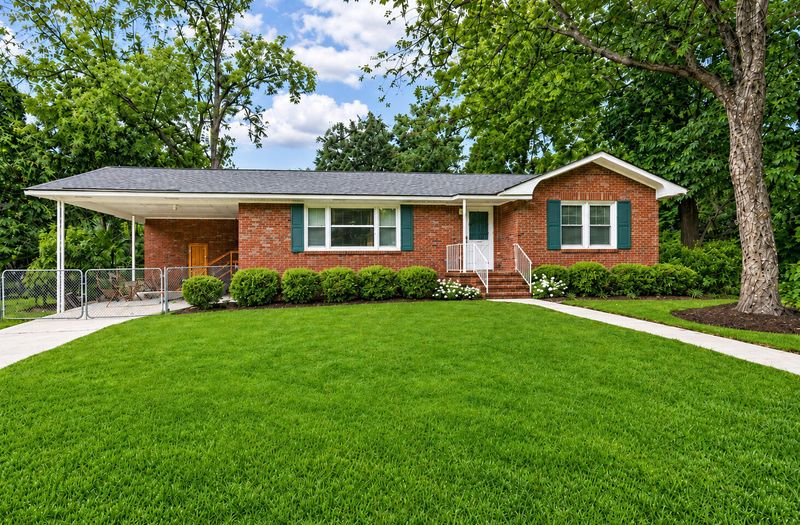 1905 Aichele Dr, North Charleston, SC 29406