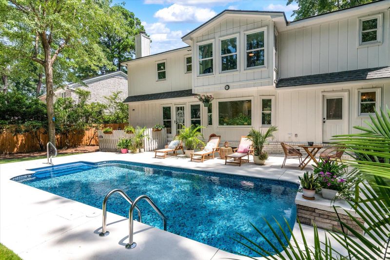 220 Runnymede Ln, Summerville, SC 29485