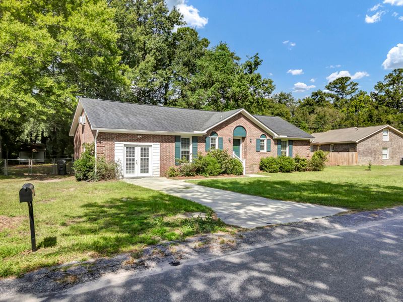 102 Mary Ann Dr, Summerville, SC 29483