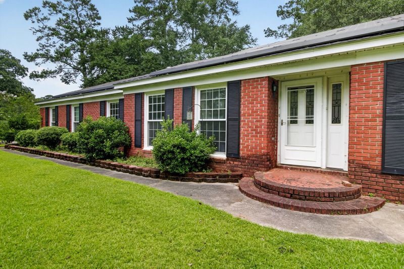 124 Axtell Dr, Summerville, SC 29485