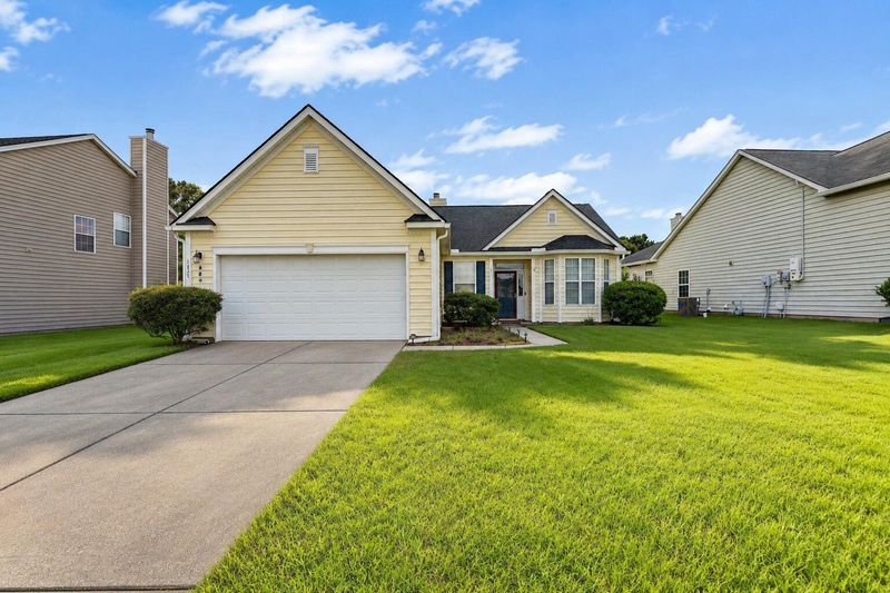 1433 Coopers Hawk Dr, Hanahan, SC 29410