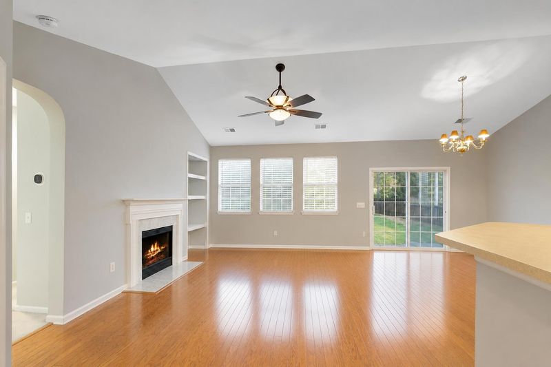 1433 Coopers Hawk Dr, Hanahan, SC 29410