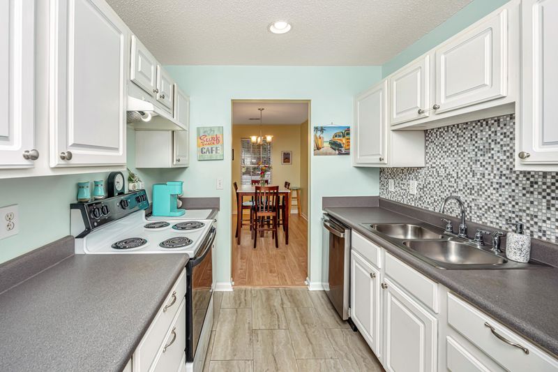 1575 Blaze Ln, Charleston, SC 29412