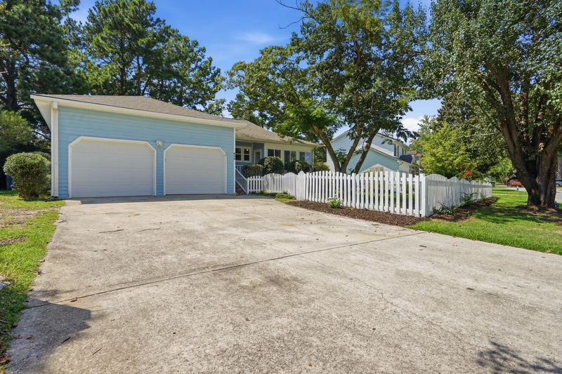 608 Dolphin Dr, Summerville, SC 29485
