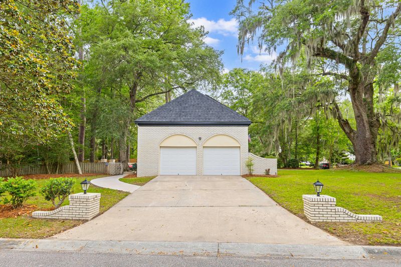 111 Seven Oaks Ln, Summerville, SC 29485