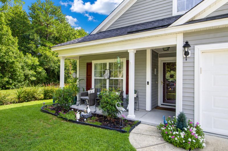 1205 Catbird Ct, Hanahan, SC 29410