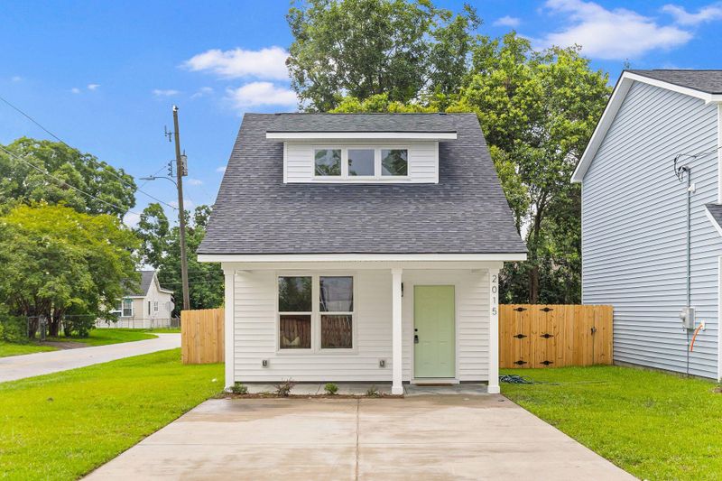 2015 Hampton Ave, North Charleston, SC 29405