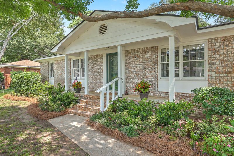 827 Piccadilly Cir, James Island, SC 29412