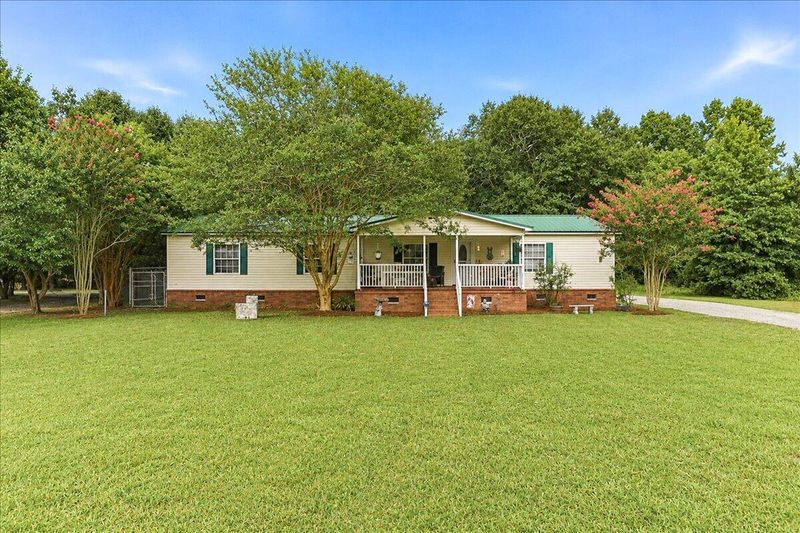 624 Coral Acres Dr, Moncks Corner, SC 29461