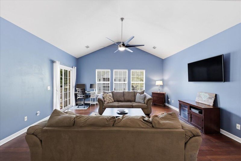 706 E Marymont Ln, Charleston, SC 29414