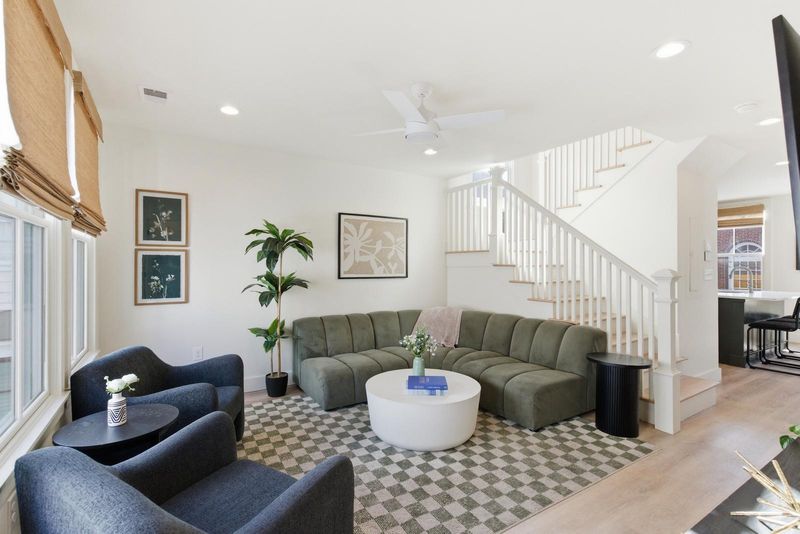 4 President Pl, Charleston, SC 29403