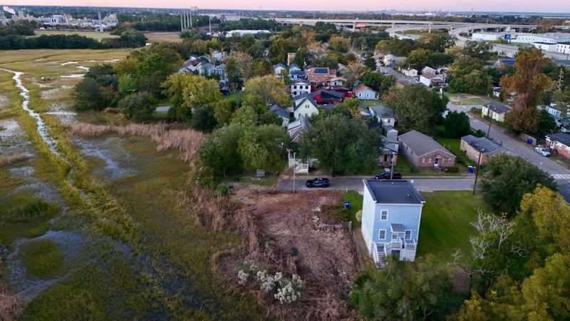 2311 Peonie St, Charleston, SC 29405
