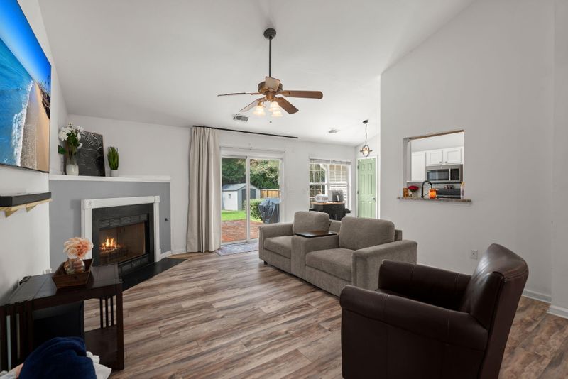 182 Hainsworth Dr, North Charleston, SC 29418
