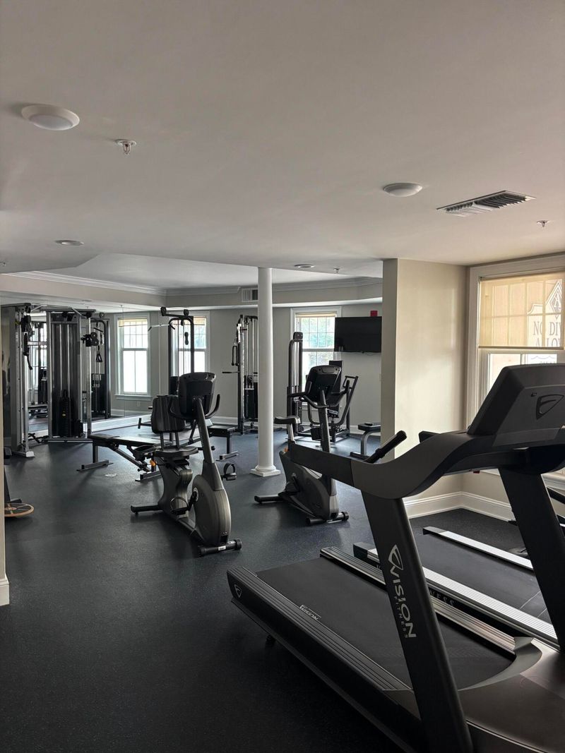 498 Albemarle Rd #409, Charleston, SC 29407